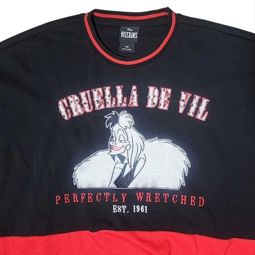 Disney One Hundred and One Dalmatians Cruella de Vil Panel Crewneck - BoxLunch - Picture 3 of 8